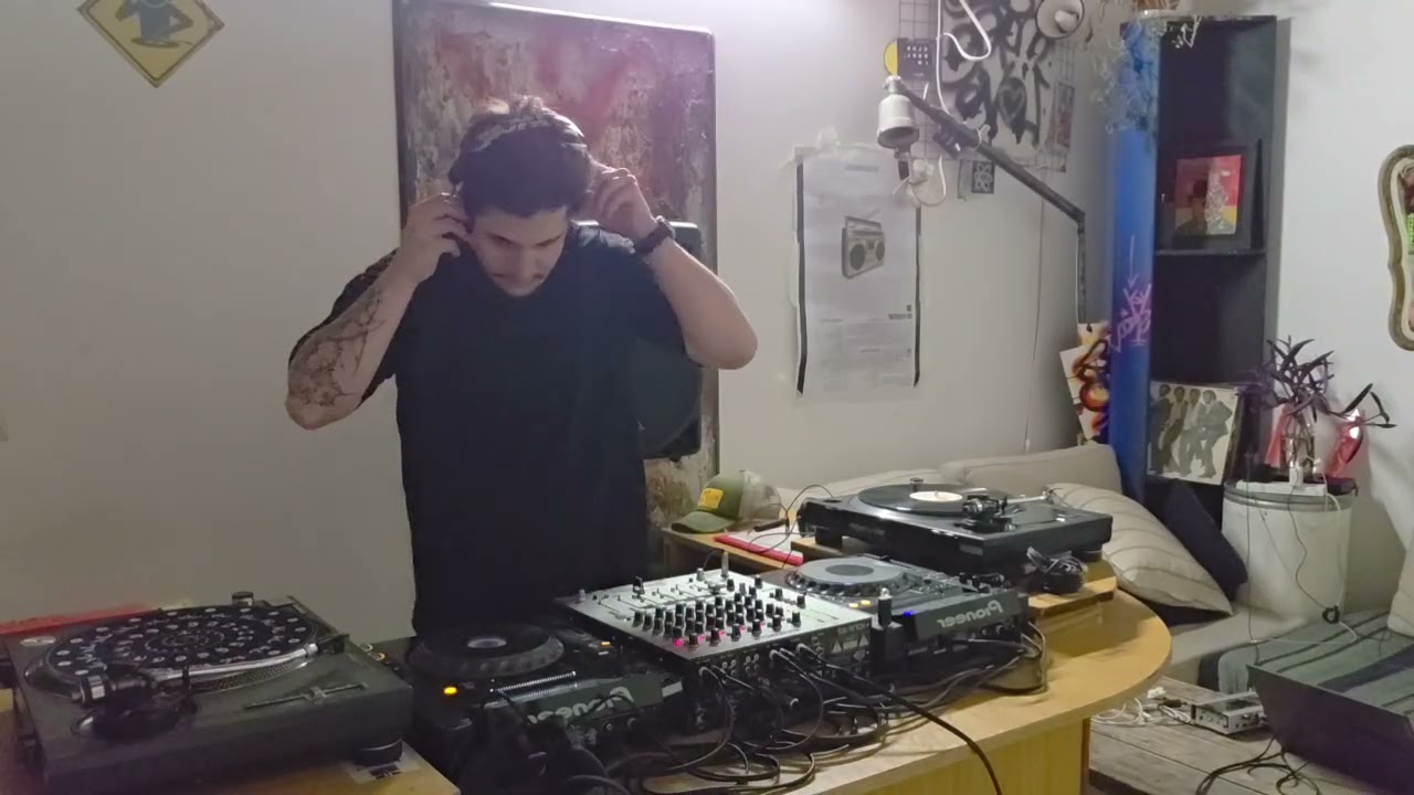 RAW - 10 MINUTES OF TECHNO 