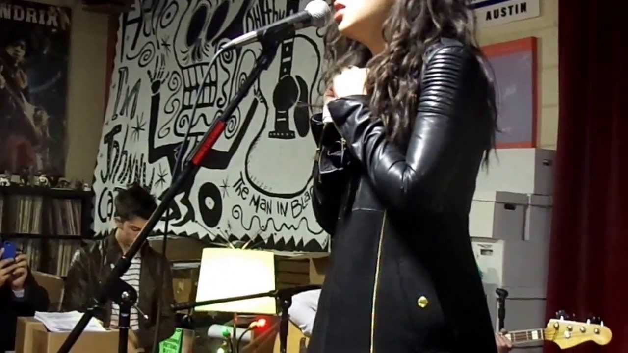 Charli XCX - Black Roses (Acoustic @ Cactus Records Store in Houston,Tx )