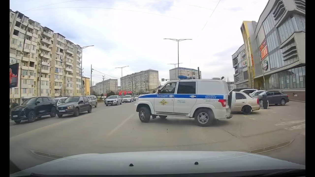 Быдло на дороге. Водитель крузака в себя поверил! Не на того нарвались