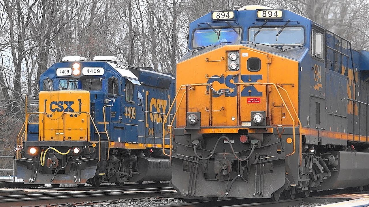 Passenger & Freight Trains & Random Railfans In St Denis