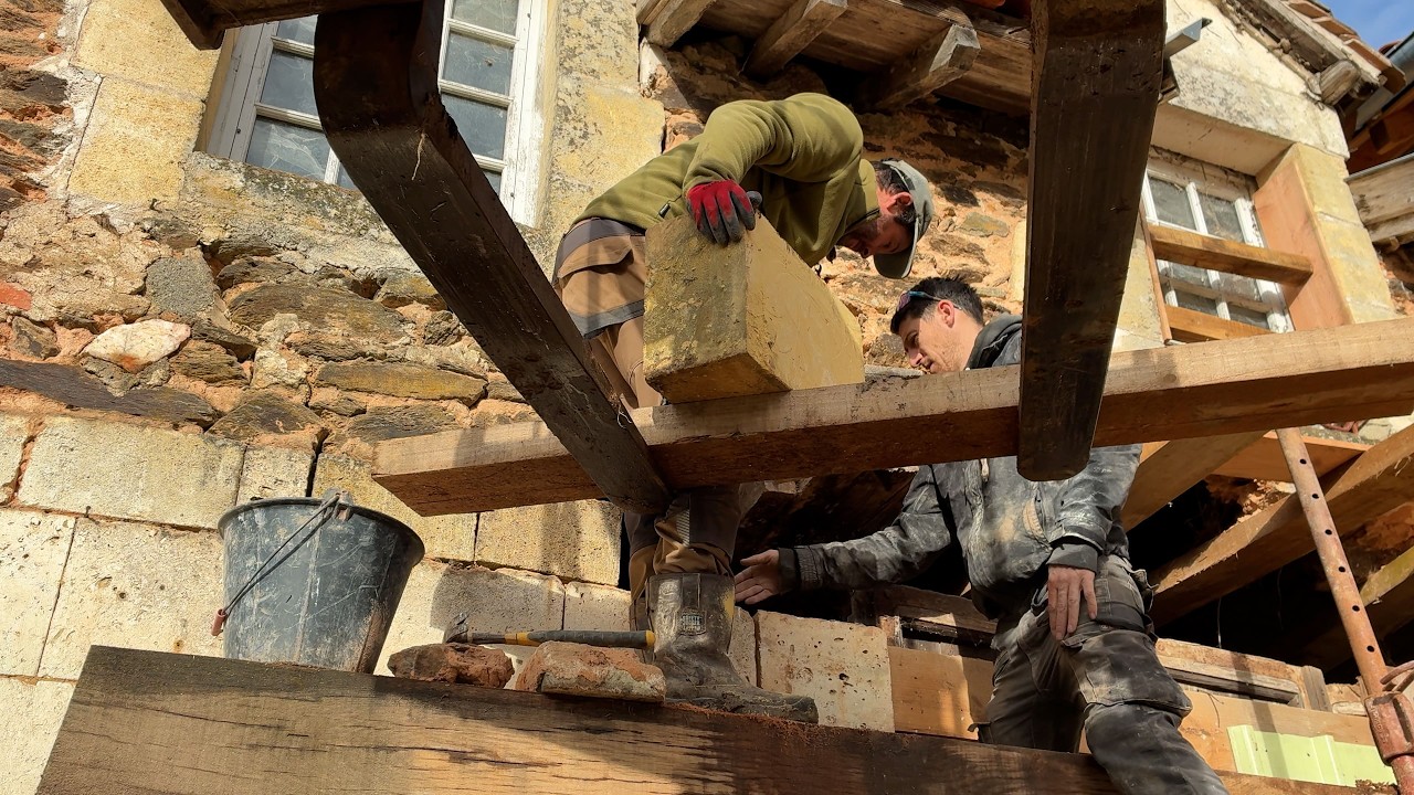 The Carriage House Lintel Repairs | Château de Razac