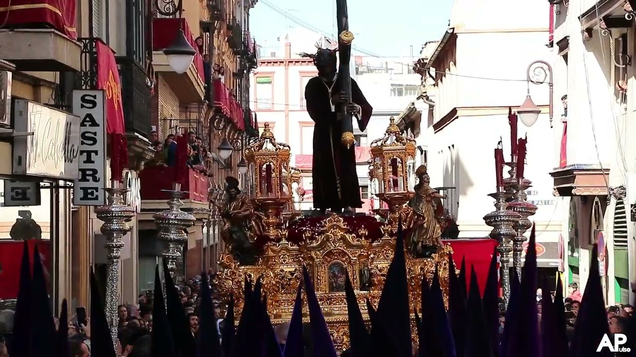 Impresionante subida de la Cuesta del Rosario del Señor de la Salud de los Gitanos 2022