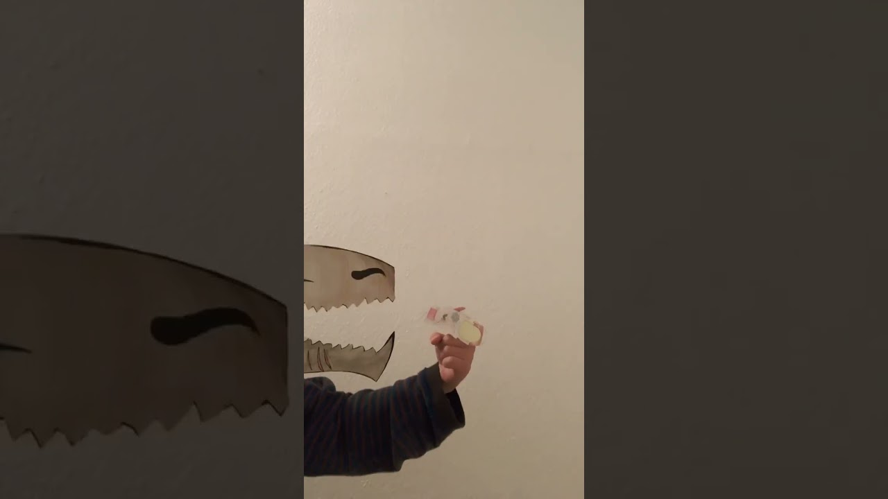 Fluf us getting her revenge on killerclaw😂#dragonpuppets #papercrafts#art#ramen #puppetmaker