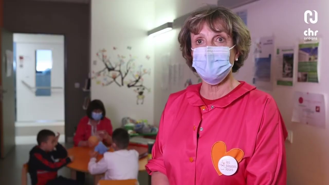 Les Blouses Roses d'Orléans avec les enfants au CHR Orléans 2022