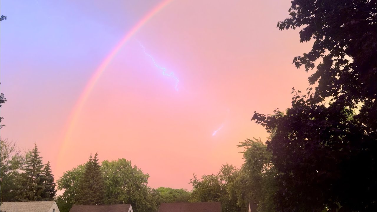 Ominous Thunderstorm SLAMS Minneapolis MN | Tornado Sirens 8/26/24
