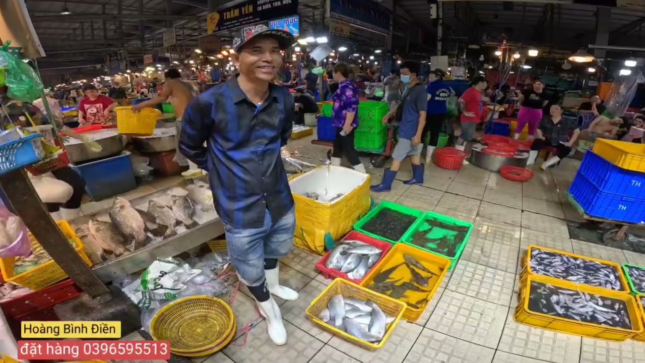 Chợ đang có tôm biển lại. Chợ cá ngày 16/3