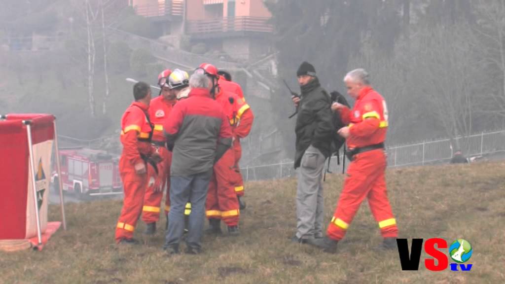 Incendio a Clusone, pessima visibilità, in azione elicotteri e canadair, valseriana web tv