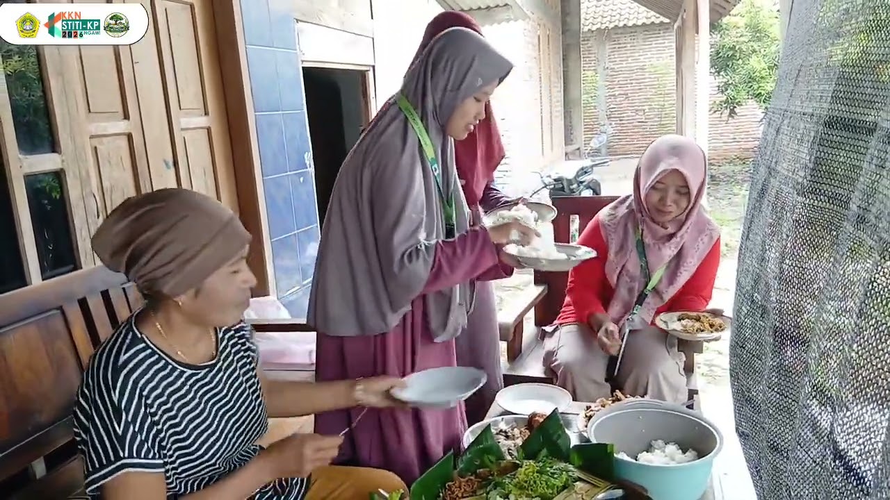 *Hari ke-10 KKNT Desa Randusongo | Gotong Royong Renovasi Genteng Mushola Nurul huda