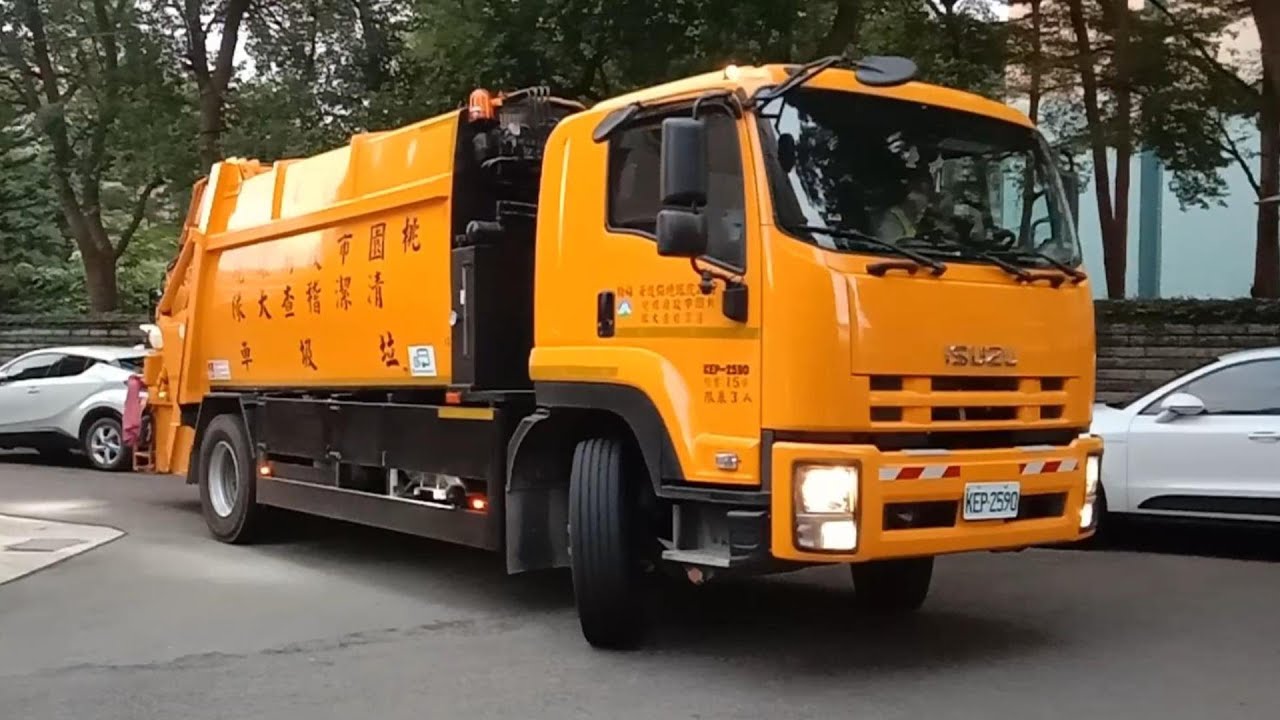 平鎮區隊垃圾車KEP-2590，資收車KEK-5280