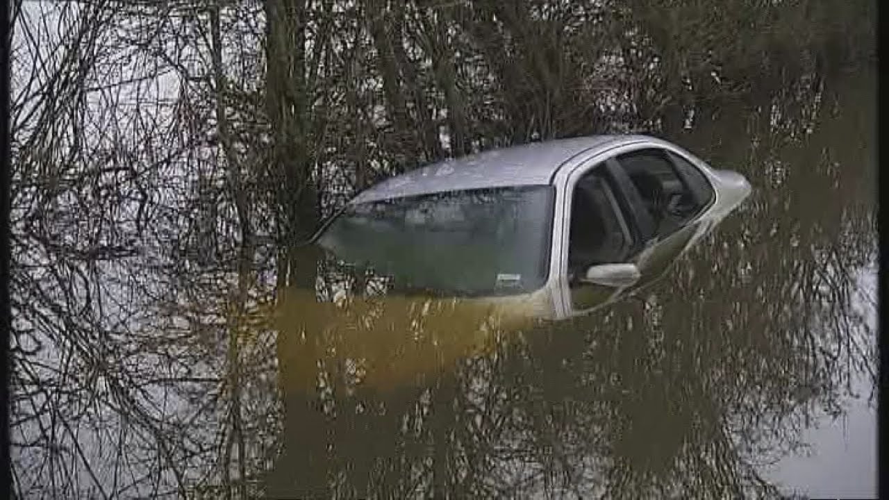 Army poised to move into flooded Somerset