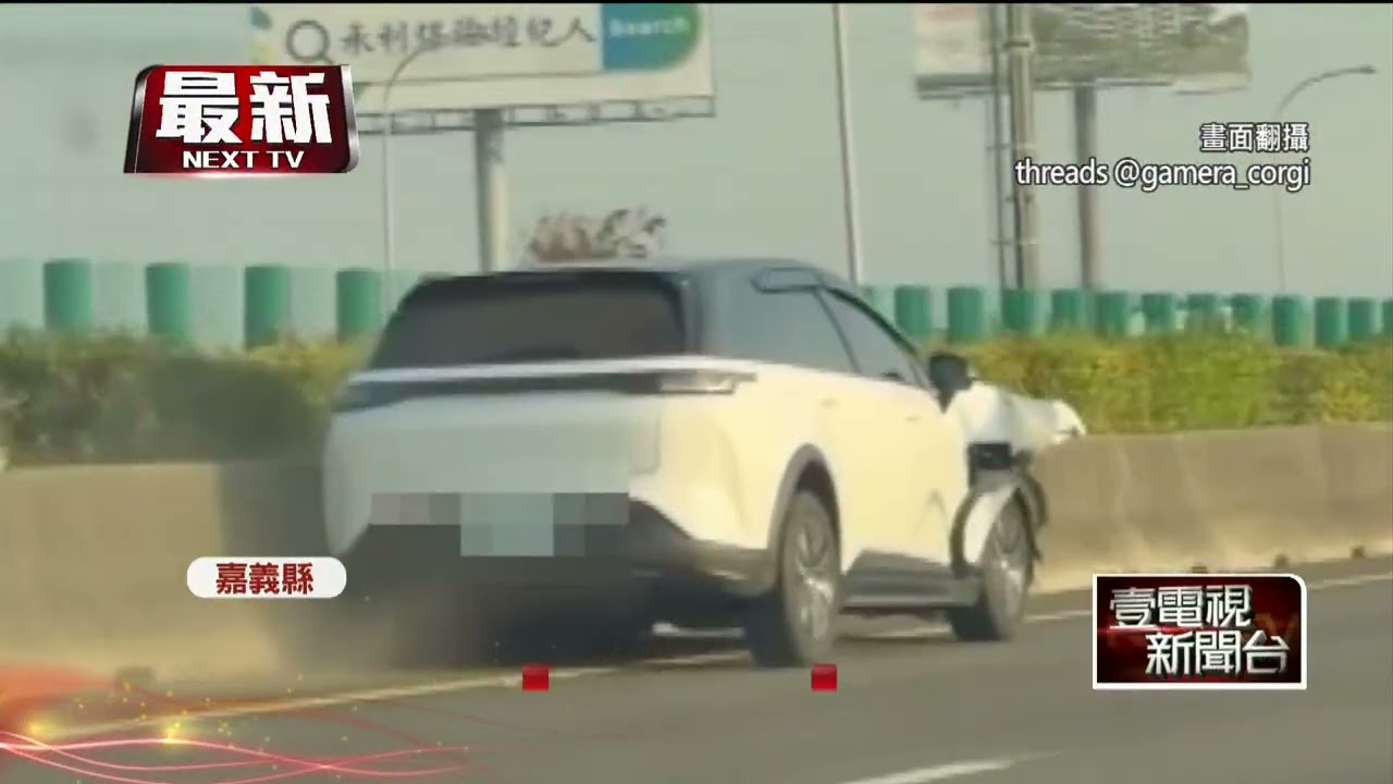 國1大林段駕駛「半昏迷」一路嚕撞護欄影曝