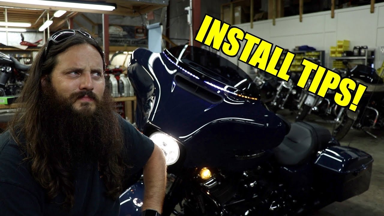 Светодиодная накладка на лобовое стекло Harley Davidson от CIRO (2014 и новее)