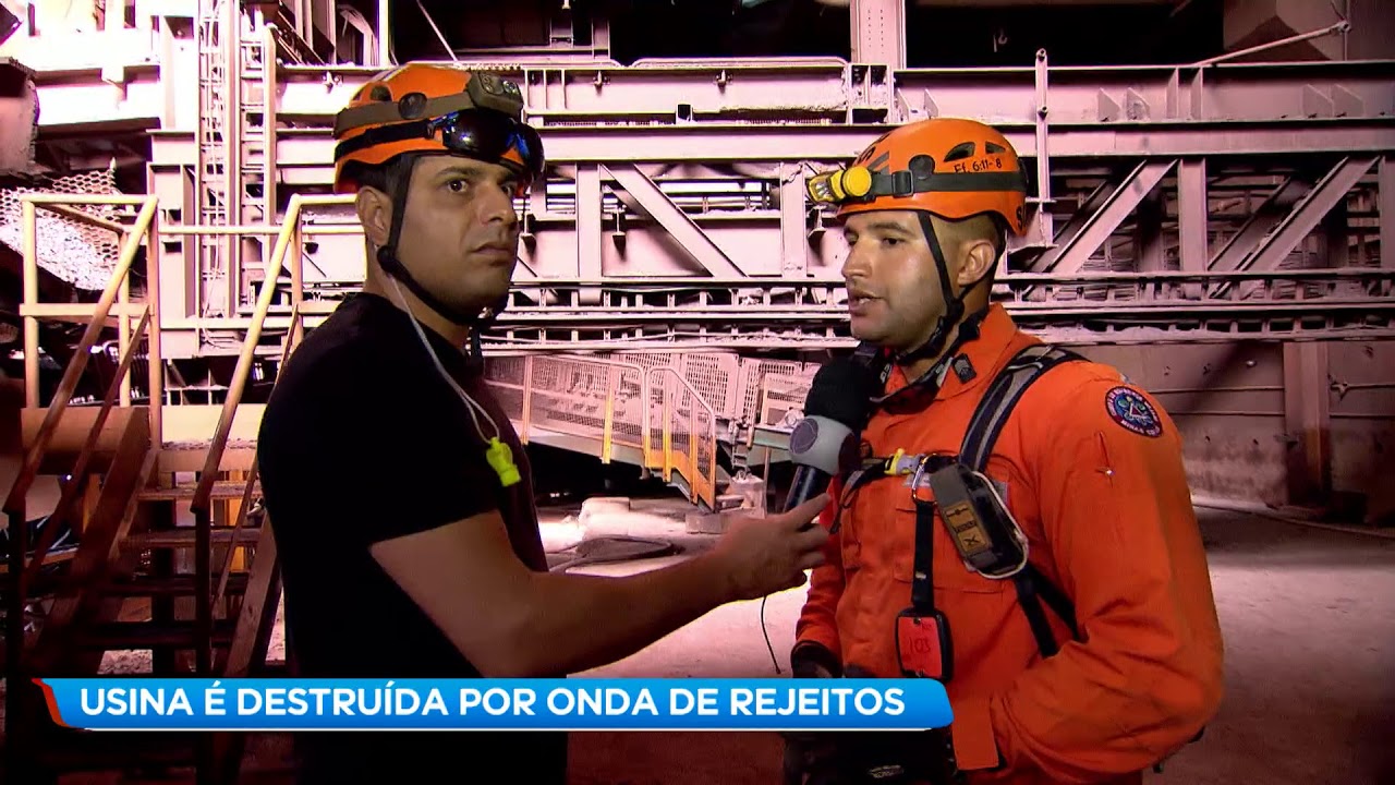 Equipe da Record TV acompanha bombeiros em Brumadinho (MG)