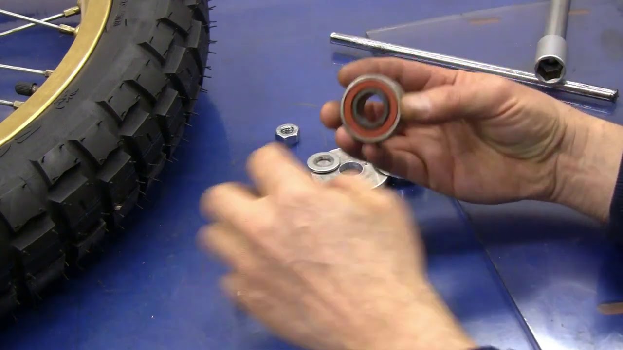 Honda Africa Twin -- RD07A -- Radlagerwechsel Vorderrad