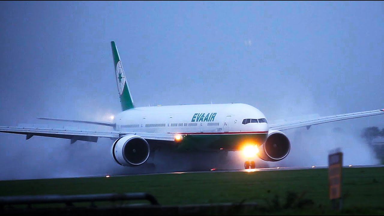 Full thrust reverse on a wet runway EVA AIR B777