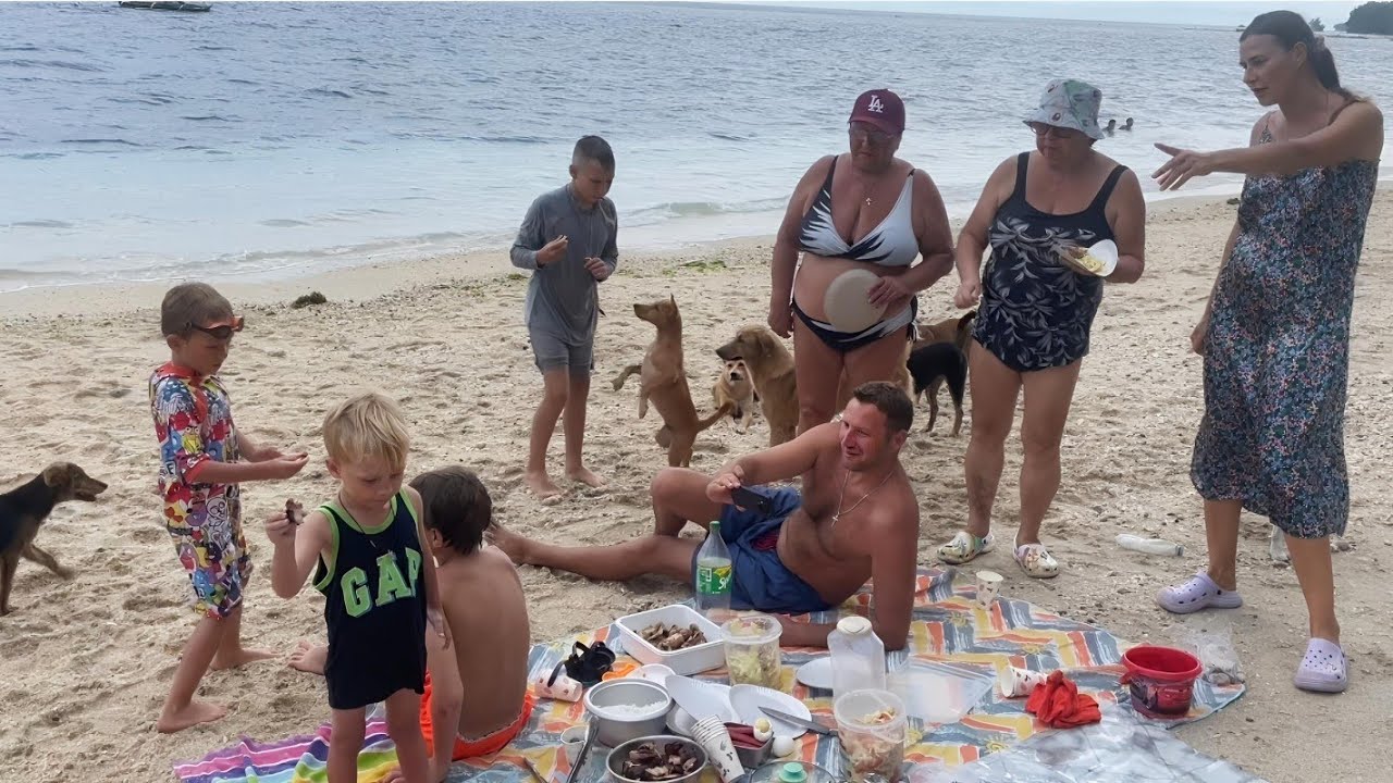 MY FAMILY IS CONVINCED THAT THE PHILIPPINES HAVE THE BEST BEACHES IN THE WORLD! 