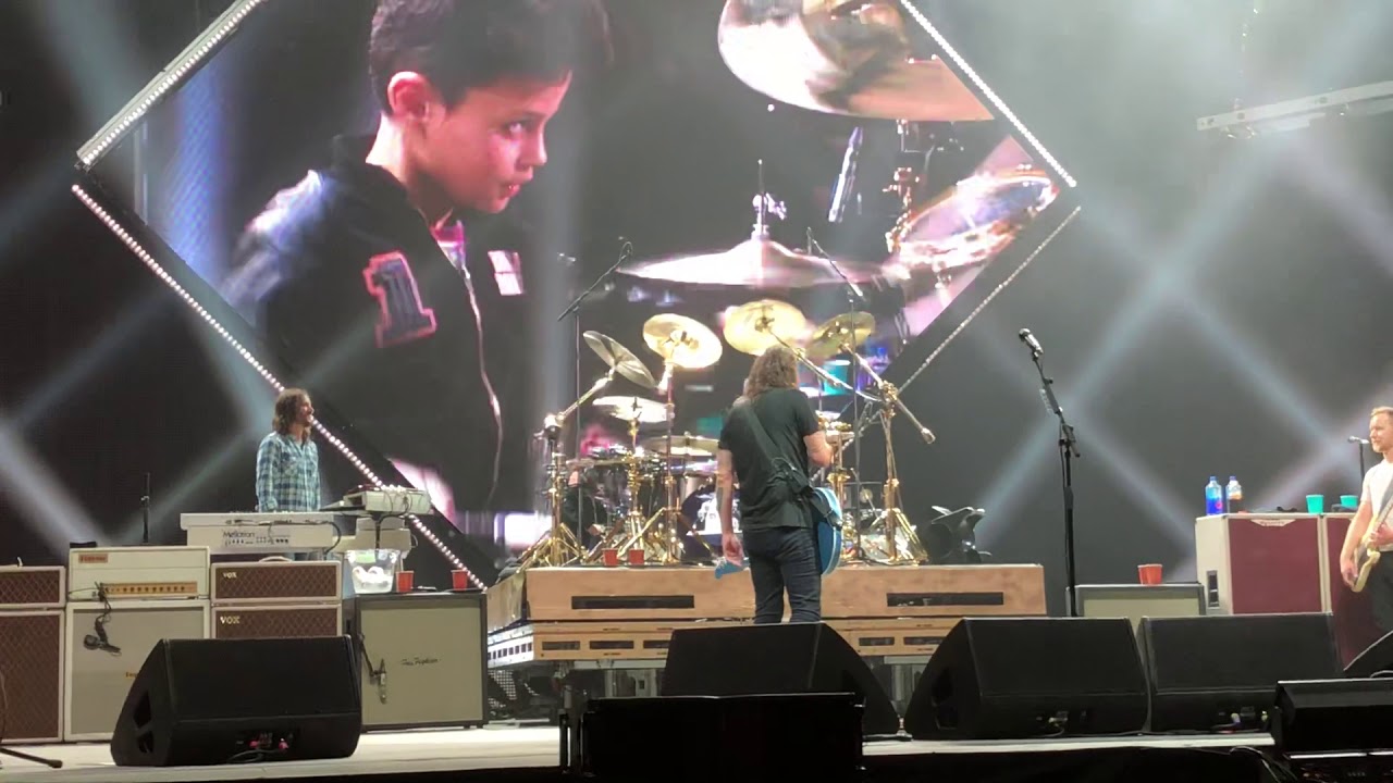 “Little Fonzie” Foo Fighters at Nashville Bridgestone Arena #foofighters 5/4/18