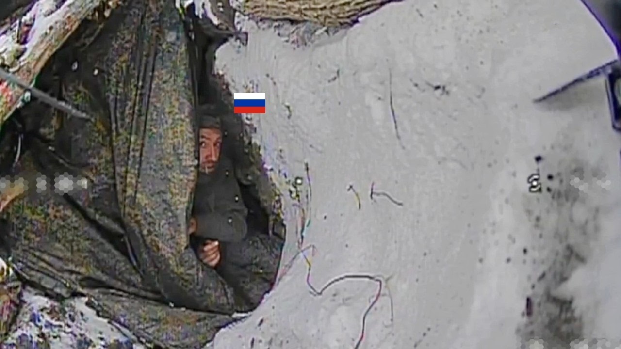 FPV-дроны обнаружили российских солдат, скрывающихся в самых неожиданных укрытиях.