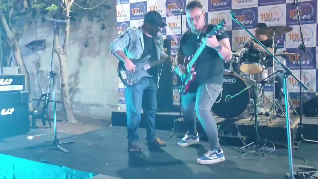 Vesubios - Dos mundos (Centro Cultural Centenario)
