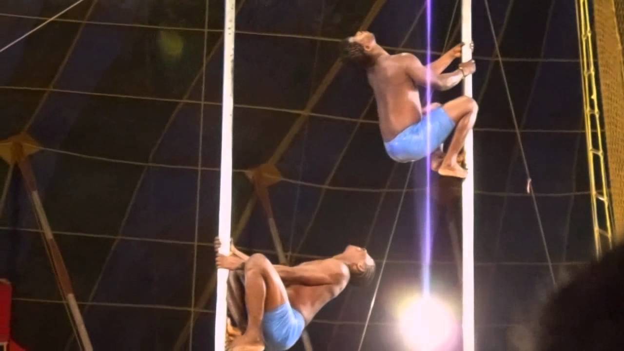 Acrobatic Jumbo Circus M - Large African Lady Jiggle - Thrissur, India Jan2012
