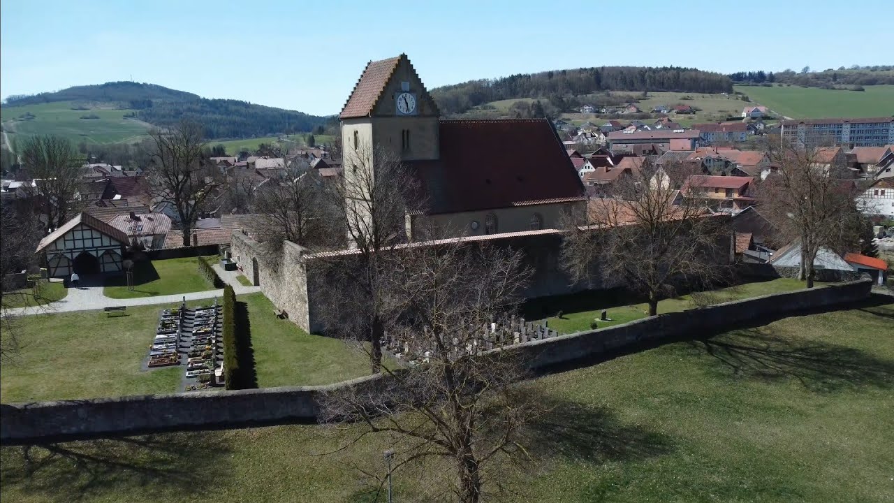 Kaltensundheim ⛪️ Wehrkirche St. Albanus | DJI Mini 2 Footage | Rh&ouml;n | Th&uuml;ringen | 4K