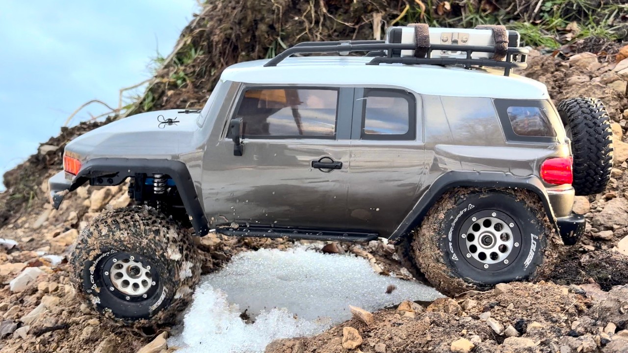 Element RC Enduro Toyota FJ Cruiser - mud & snow