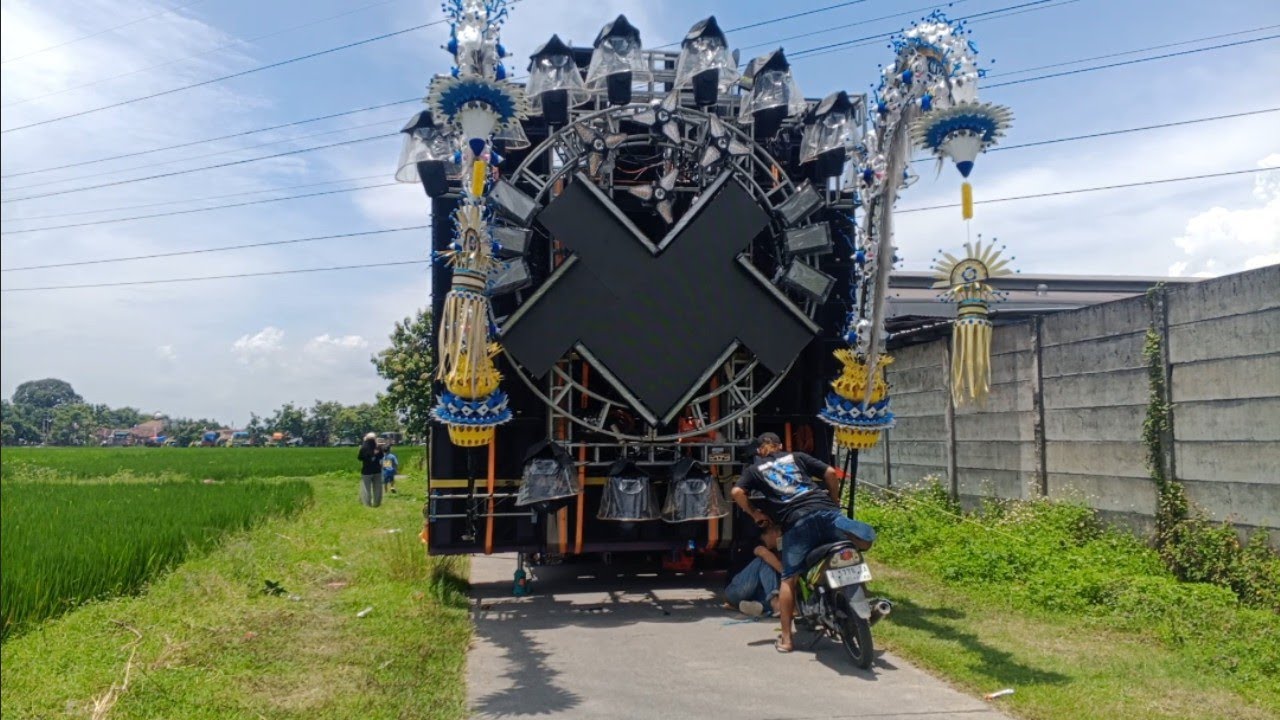 Sound Horeg Karnaval Medali Puri Mojokerto Jawa Timur - Medali Spectacular Carnival 