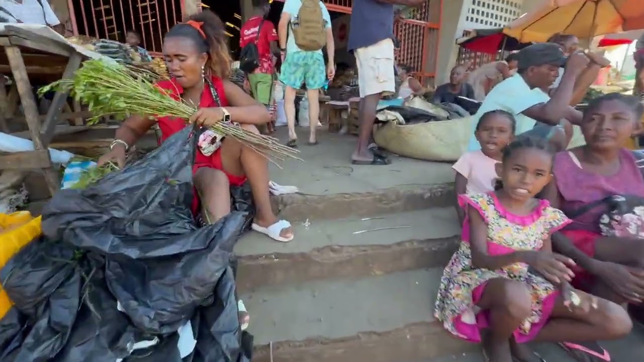 Madagascar: Hell Ville Market