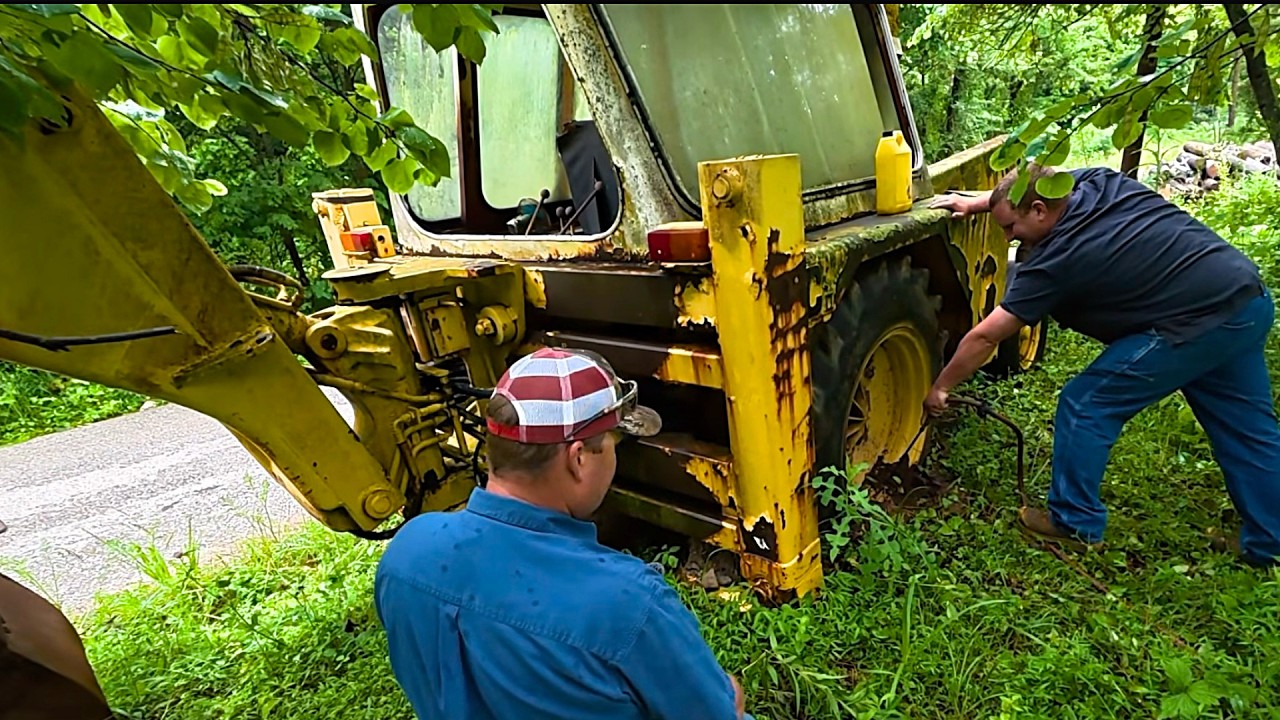 Мы купили брошенный экскаватор-погрузчик JCB 3C за 1000 долларов