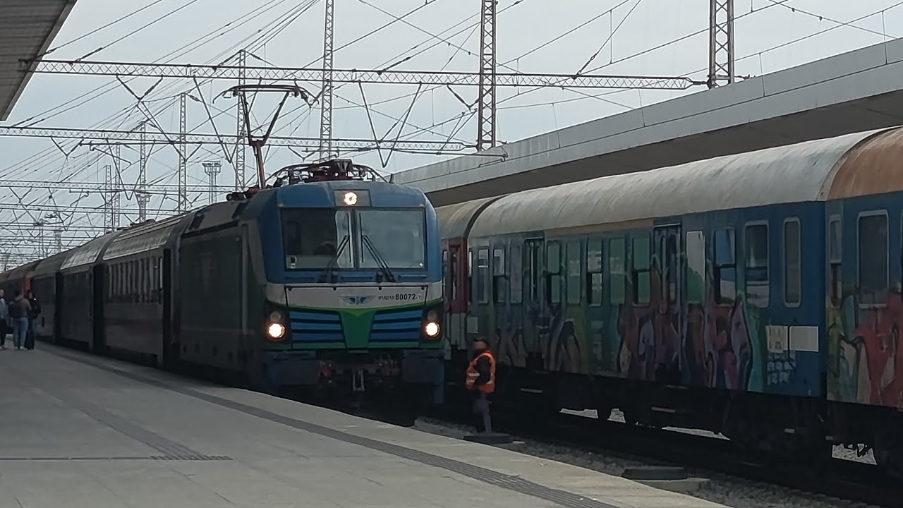 Влакове през гара Волуяк и централна гара София!