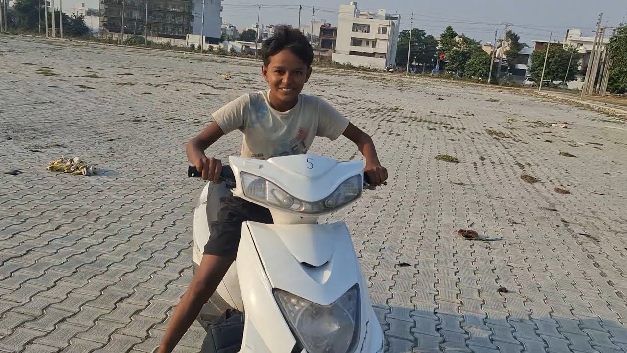 Finally mere bhanje ne scooty chala li.😎