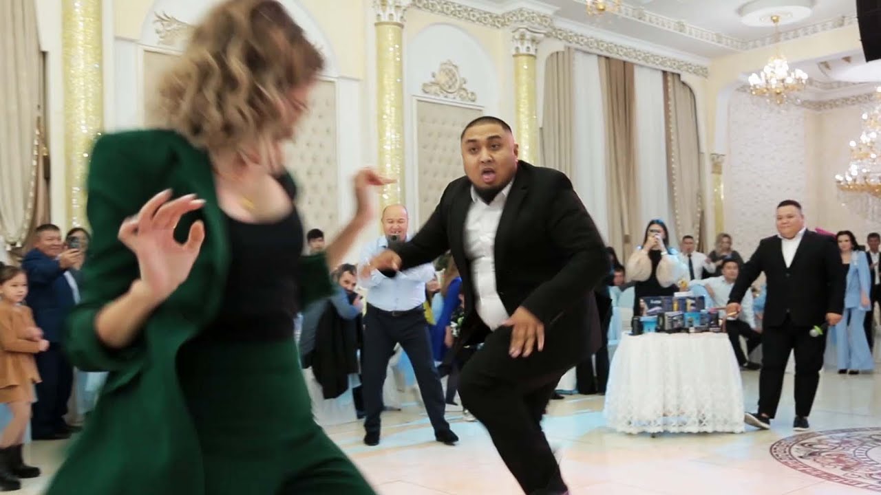 Орыс құдашалардың бәрін сындырған томпақ қара. Russian girls went crazy from the chubby boy's dance