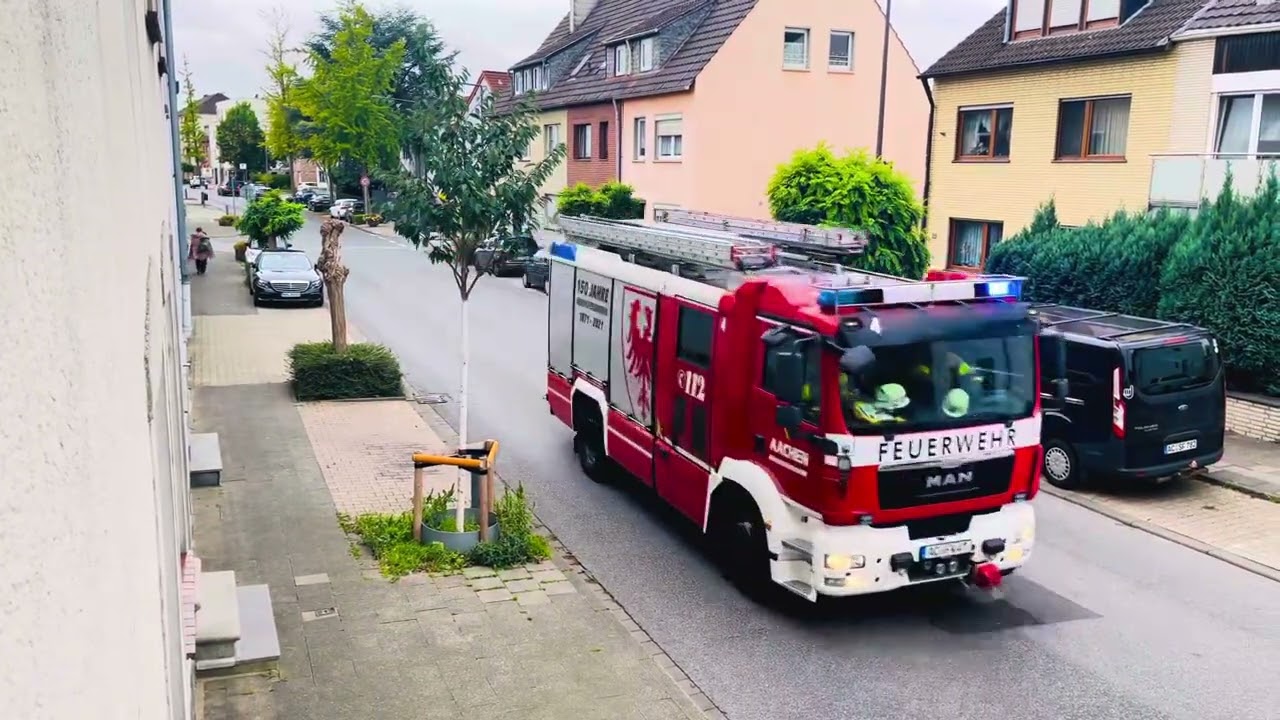 Berufsfeuerwehr Feuerwehr Aachen auf Einsatzfahrt 2 x RTW, 2 x HLF, TLF, Technische Rettung