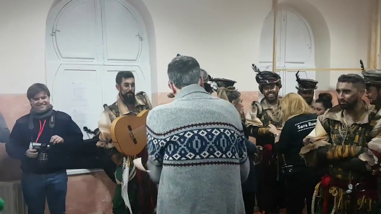 Kike Remolino le escribe una letra a Juan Manzorro
