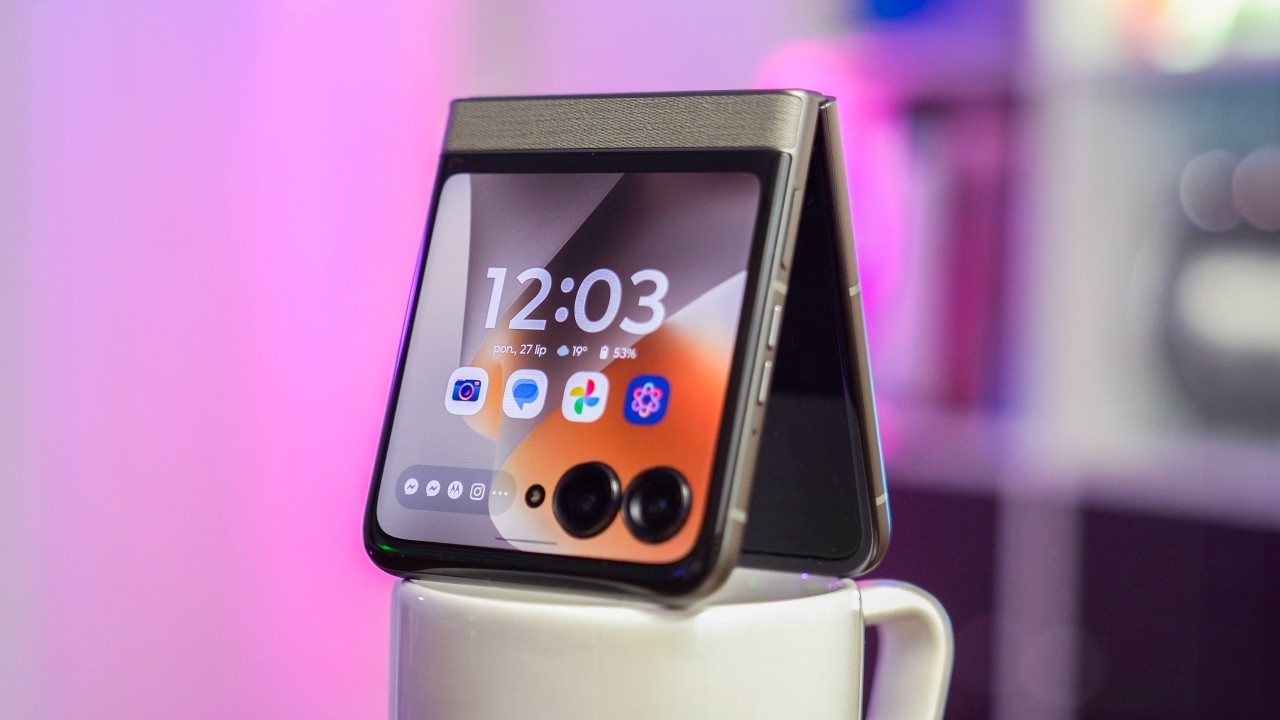 Motorola RAZR 70 - plus cashback do 1500 zł - recenzja, Mobzilla odc. 615