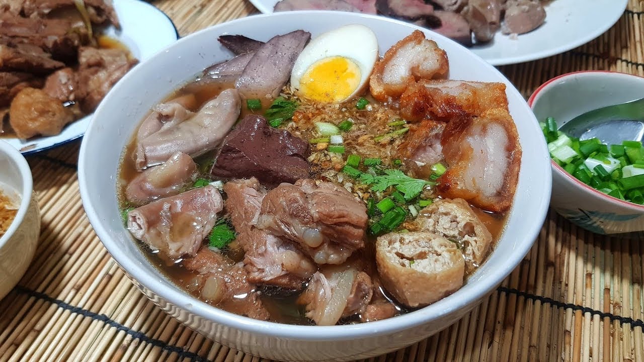 กับข้าวกับปลาโอ 261 : ก๋วยจั๊บน้ำข้น เครื่องแน่นๆ