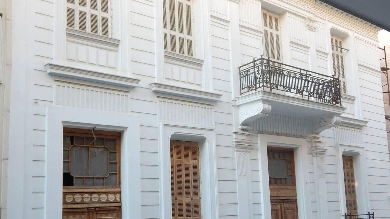 2 Bed Flat - Sleeps 3 - Parking - Wifi, Athens, Greece | Travel With Navya