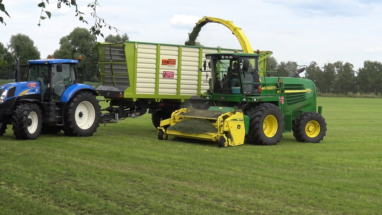 Gras hakselen met John Deere 7500 en New Holland TVT155 en T6030 - Fa Grefelman Luttenberg