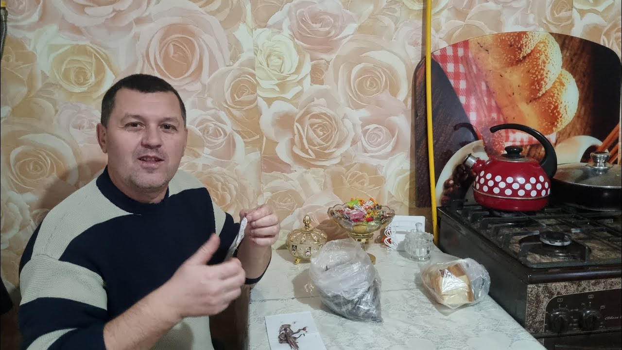 Коля купил вкусную хамсу ,черноспинку! А я варю домашний ,куриный бульон.#Вкусно готовим дома!# Еда!