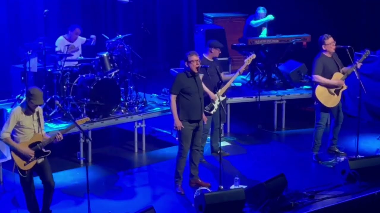 The Proclaimers. Let's Get Married / What Makes You Cry. Live in NZ