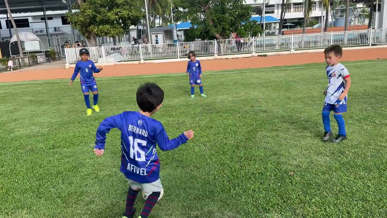 Práctica de pases! 🥅 ⚽️ #danteynoah #viral #soccer #playing #players #cr7 #messi 