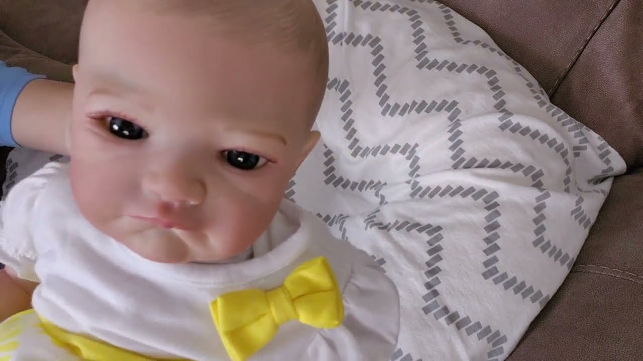 Change and chat for #areyouredyfriday @BeccasHappyPlace #dollcommunity #doll #dollbaby