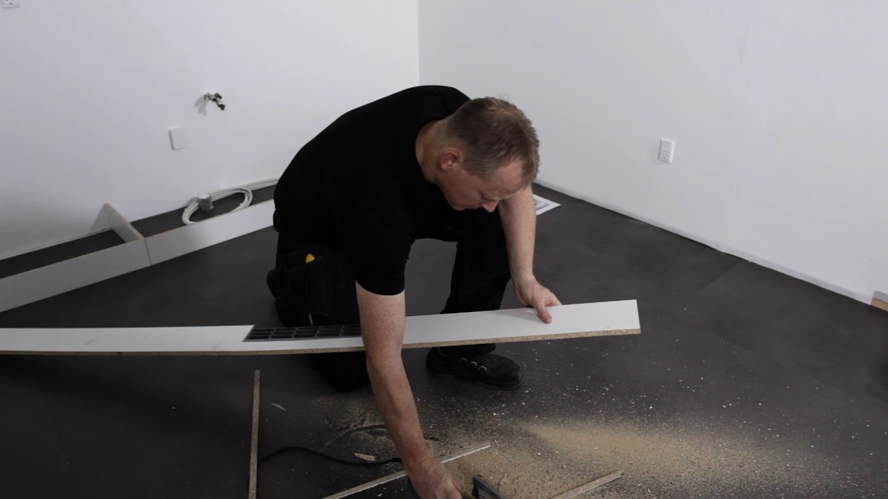 Kvik DIY | Kitchen | Mounting of plinth