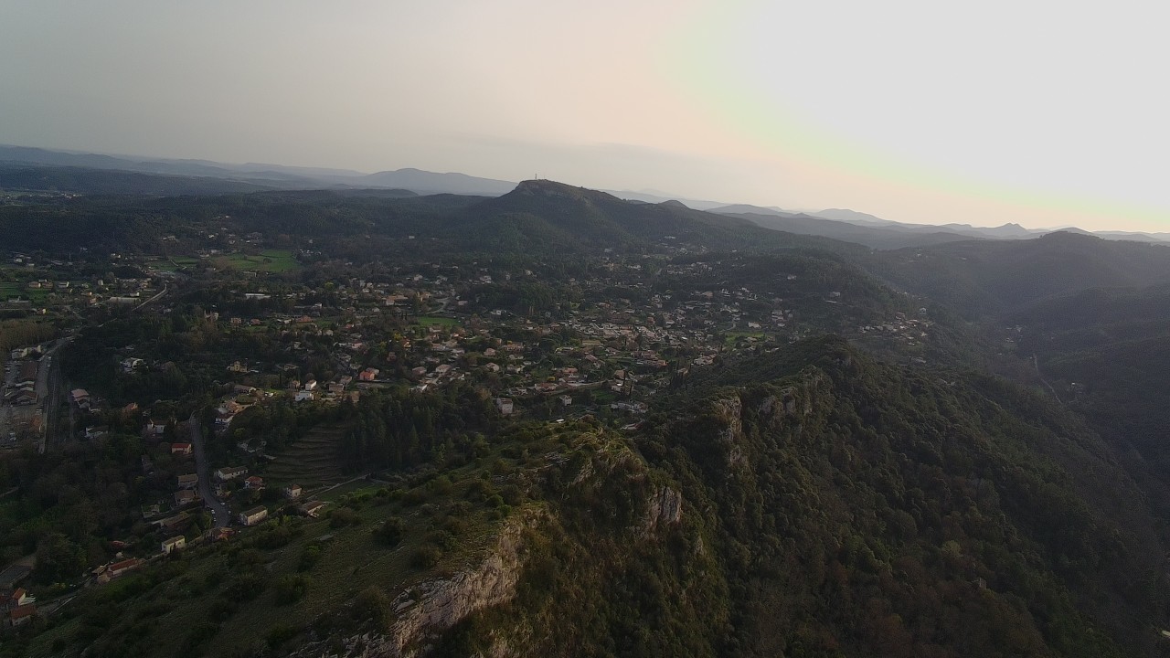Cévennes Aériennes : Le Rocher de Saint‑Julien en Golden Hour