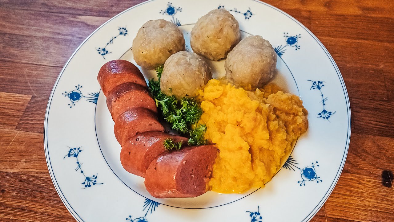 Raspeballer (Norwegian Potato Dumplings)