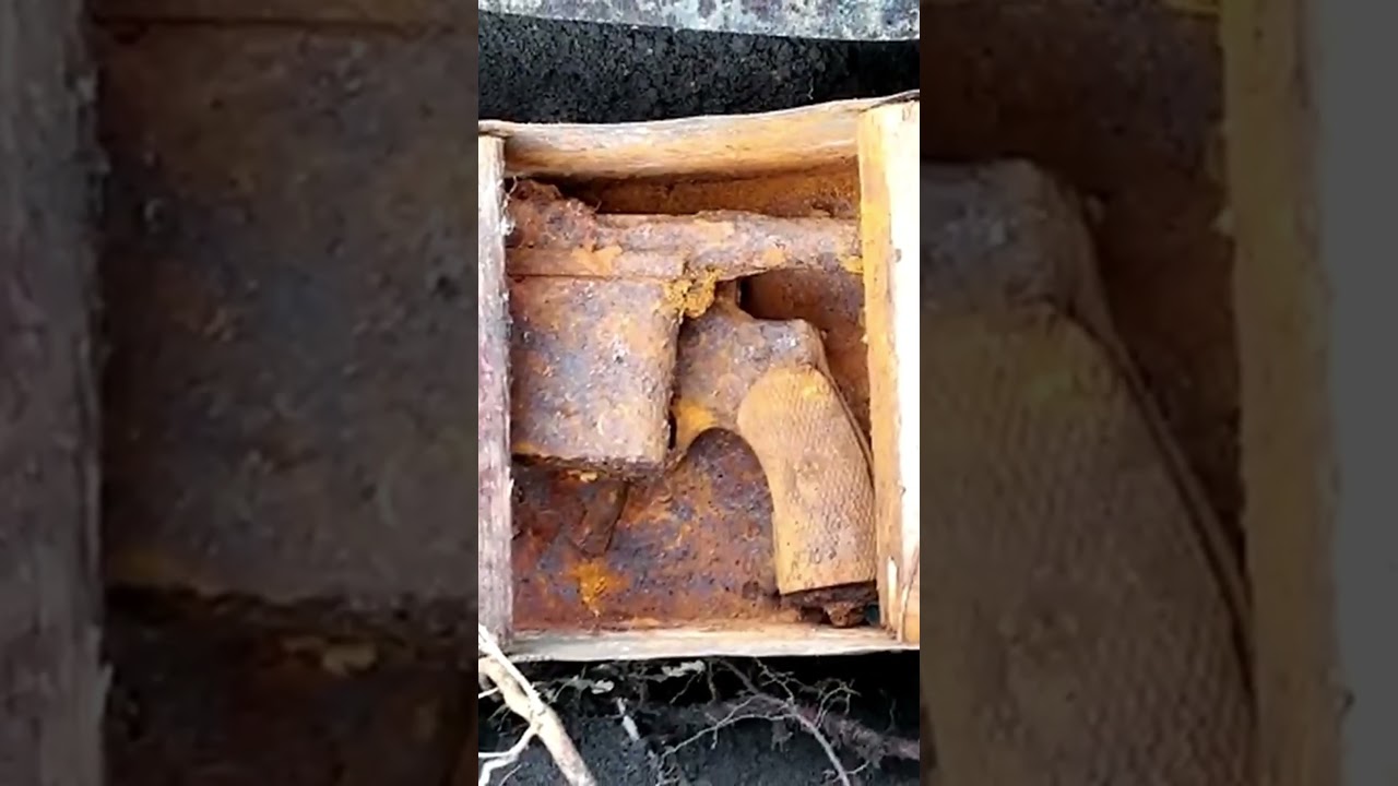FOUND A 100-YEAR-OLD CACHE OF WEAPONS / WW2 METAL DETECTING