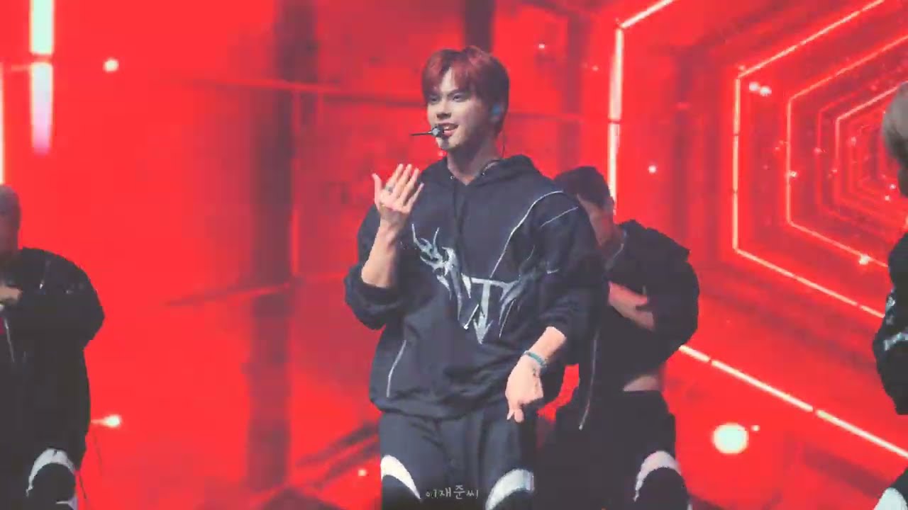 《 DUDUDU +Walking on the moon 》𝐓𝐀𝐍 𝟏𝐬𝐭 𝐅𝐀𝐍 𝐂𝐎𝐍𝐂𝐄𝐑𝐓 : 𝐖𝐎𝐑𝐋𝐃  #이재준 focus