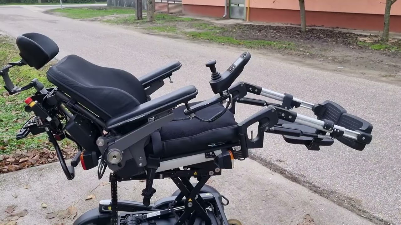 Quickie Puma 40 kerekesszék első-hátsó irányítással