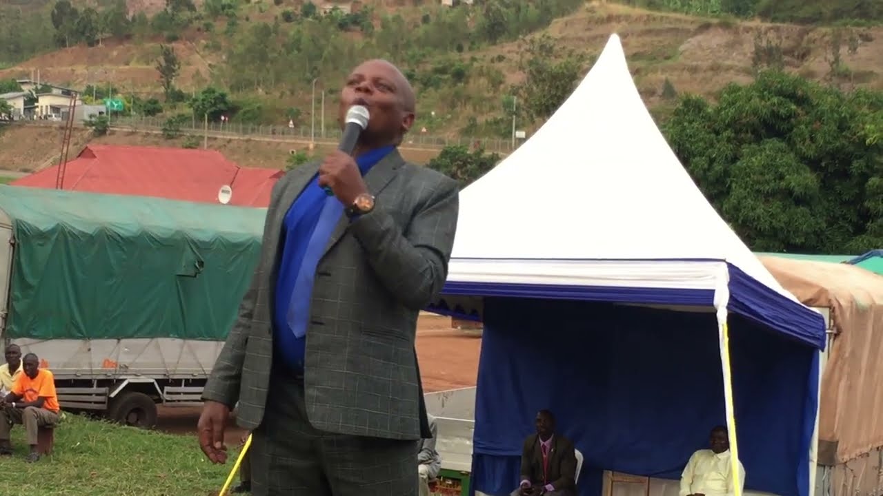 Imana Iri Kungoma. Uziko Wafungwa?, Igisasu giturikana Bosi. Ntimubesha ngo murankunda?
