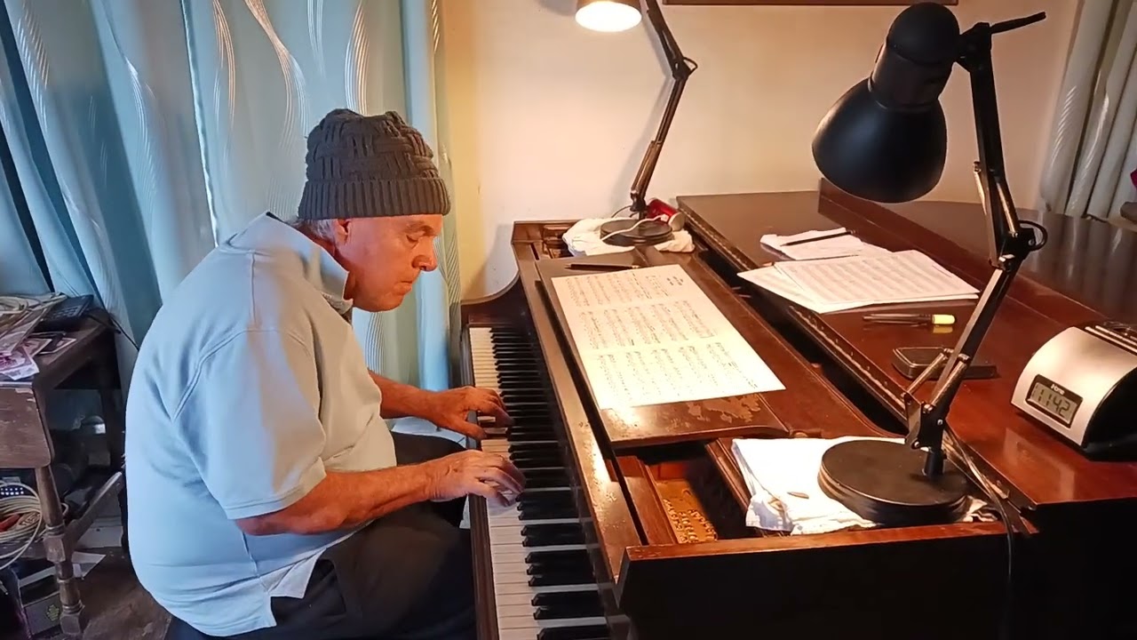 Mike Schmidt Plays Lazos de Flores by Julián Andino